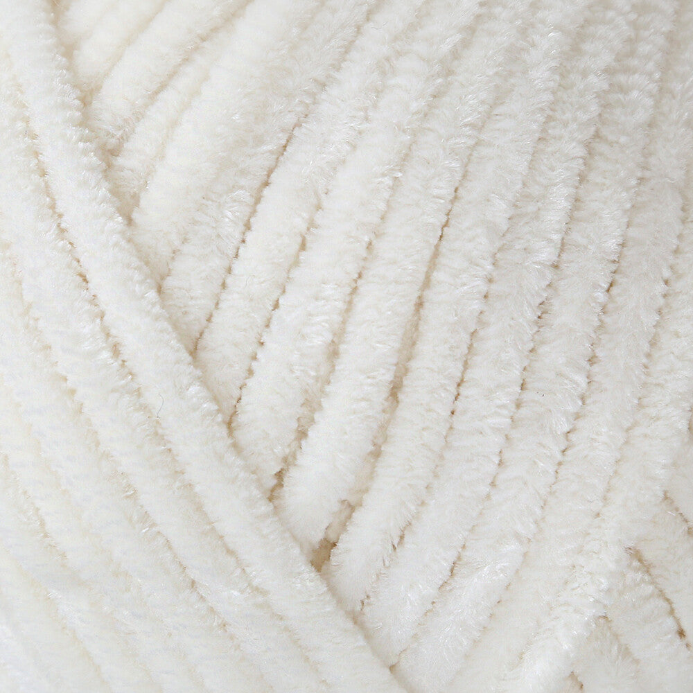 La Mia Mellow Chenille Yarn, Cream - 910